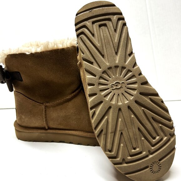 Classic tan and cream UGG short boots with bow sz 7 - Picture 6 of 7